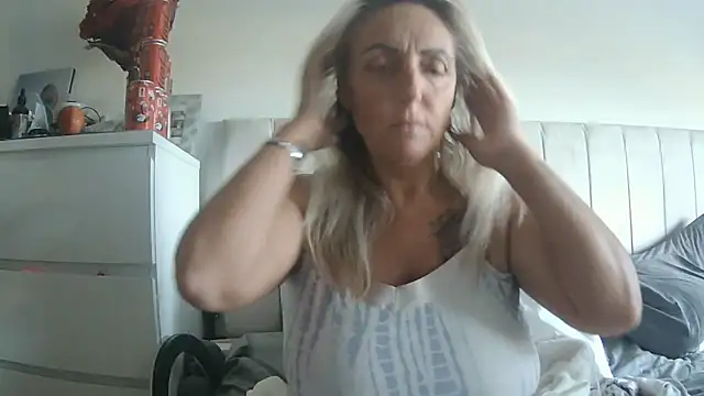 Snapshot of theblondecocklover chatting on June 10, 2026, 4:56 am theblondecocklover online show from June 10, 2026, 4:56 am
