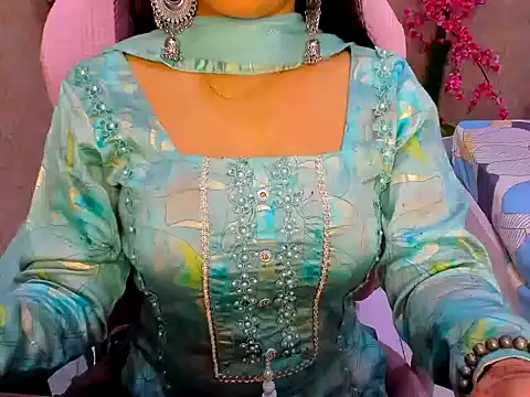 Snapshot of DimondGirl_ chatting on April 2, 2026, 10:51 pm DimondGirl online show from April 2, 2026, 10:51 pm