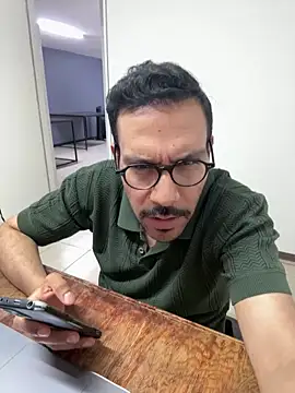 Snapshot of AdrianGarcia89 chatting on April 15, 2026, 1:23 am AdrianGarcia89 online show from April 15, 2026, 1:23 am