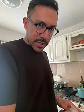 AdrianGarcia89 online show from April 18, 2026, 5:39 pm