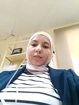 Snapshot of Mona139206 chatting on December 17, 2025, 9:04 am Mona139206 online show from December 17, 2025, 9:04 am