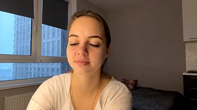 Snapshot of AliceQueenGirl chatting on January 9, 2026, 12:41 pm AliceQueenGirl online show from January 9, 2026, 12:41 pm