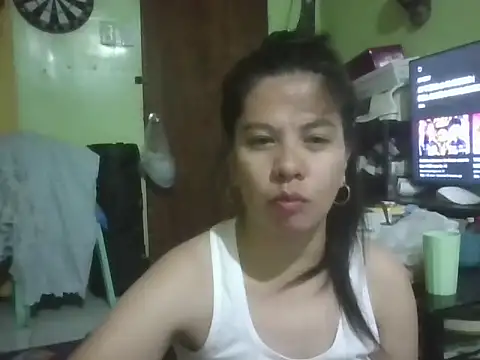 Snapshot of annawet chatting on May 7, 2026, 2:44 pm annawet online show from May 7, 2026, 2:44 pm