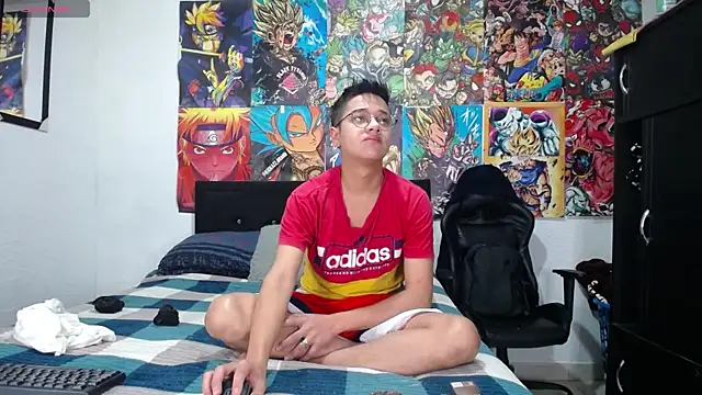 Snapshot of Golden_Boysx chatting on April 12, 2026, 11:15 am Golden Boysx online show from April 12, 2026, 11:15 am