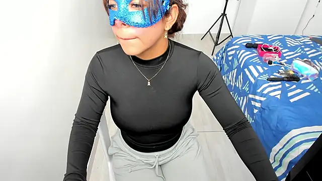 katia Gray2 online show from February 4, 2026, 7:42 pm