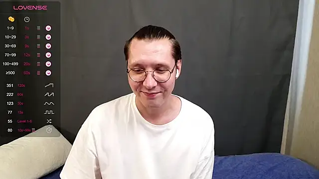Snapshot of NakedIsaac chatting on June 27, 2026, 3:17 pm NakedIsaac online show from June 27, 2026, 3:17 pm