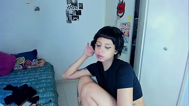 Snapshot of harakitty_ chatting on April 1, 2026, 10:29 pm harakitty online show from April 1, 2026, 10:29 pm