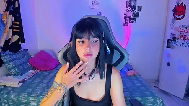 Snapshot of harakitty_ chatting on April 24, 2026, 4:26 am harakitty online show from April 24, 2026, 4:26 am