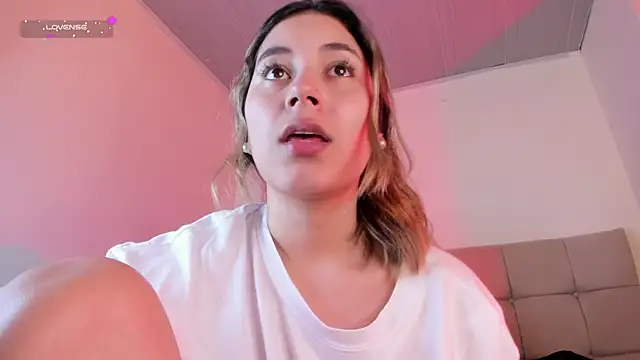 Violet Blazee online show from April 14, 2026, 4:40 am