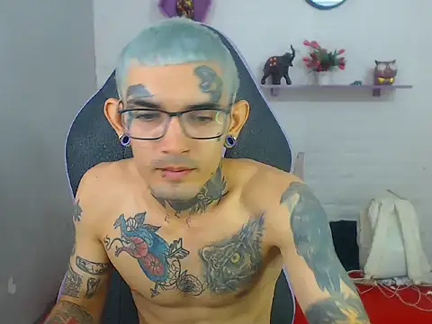 Snapshot of Boy_tatto77 chatting on December 22, 2025, 7:00 pm Boy tatto77 online show from December 22, 2025, 7:00 pm