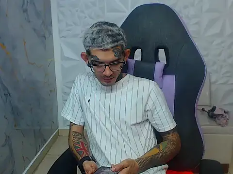 Boy tatto77 online show from February 8, 2026, 3:48 pm