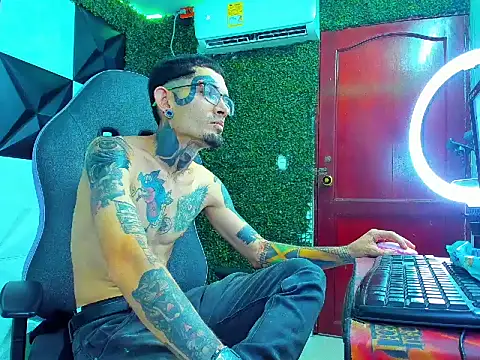 Snapshot of Boy_tatto77 chatting on May 30, 2026, 12:30 am Boy tatto77 online show from May 30, 2026, 12:30 am