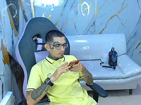 Snapshot of Boy_tatto77 chatting on June 30, 2026, 12:44 am Boy tatto77 online show from June 30, 2026, 12:44 am