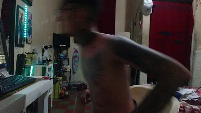 Snapshot of Boy_tatto77 chatting on July 11, 2026, 3:31 am Boy tatto77 online show from July 11, 2026, 3:31 am