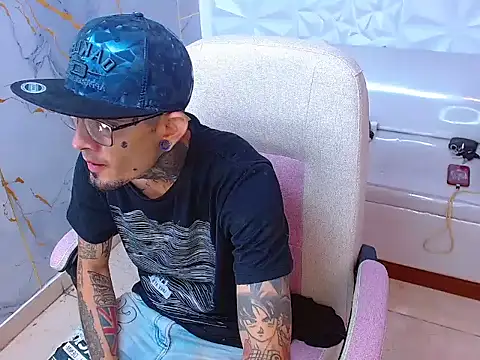Snapshot of Boy_tatto77 chatting on July 15, 2026, 1:11 am Boy tatto77 online show from July 15, 2026, 1:11 am
