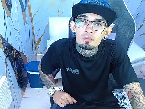 Snapshot of Boy_tatto77 chatting on July 22, 2026, 1:52 am Boy tatto77 online show from July 22, 2026, 1:52 am