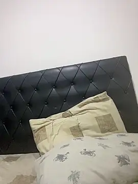 Snapshot of Nini_ chatting on April 1, 2026, 9:23 pm Nini online show from April 1, 2026, 9:23 pm