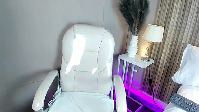 FiorelaSton online show from March 1, 2026, 4:14 am