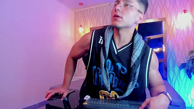 Snapshot of Noah_Clarkk chatting on March 6, 2026, 5:31 pm Noah Clarkk online show from March 6, 2026, 5:31 pm