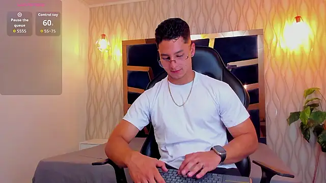 Snapshot of Noah_Clarkk chatting on March 7, 2026, 5:43 pm Noah Clarkk online show from March 7, 2026, 5:43 pm