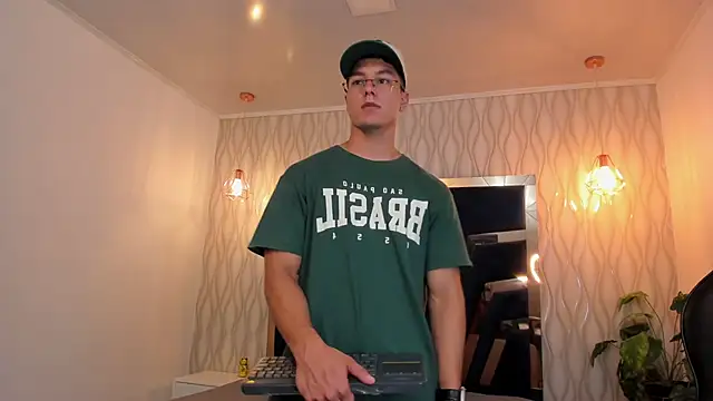 Snapshot of Noah_Clarkk chatting on March 16, 2026, 6:01 pm Noah Clarkk online show from March 16, 2026, 6:01 pm