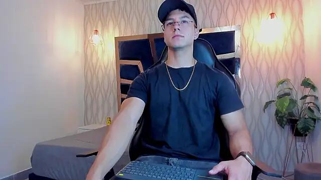 Snapshot of Noah_Clarkk chatting on March 18, 2026, 5:27 pm Noah Clarkk online show from March 18, 2026, 5:27 pm