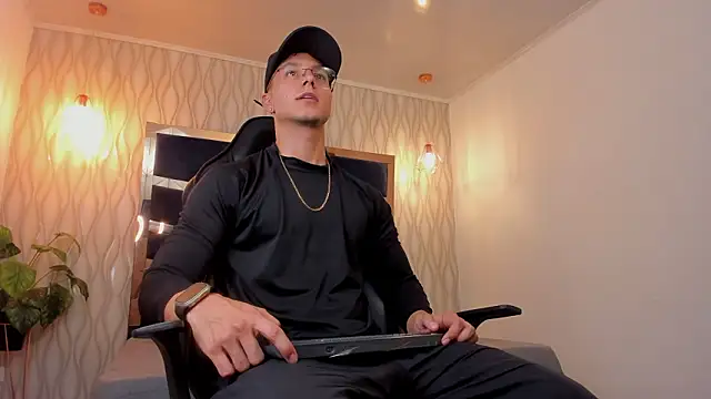 Snapshot of Noah_Clarkk chatting on March 23, 2026, 5:39 pm Noah Clarkk online show from March 23, 2026, 5:39 pm