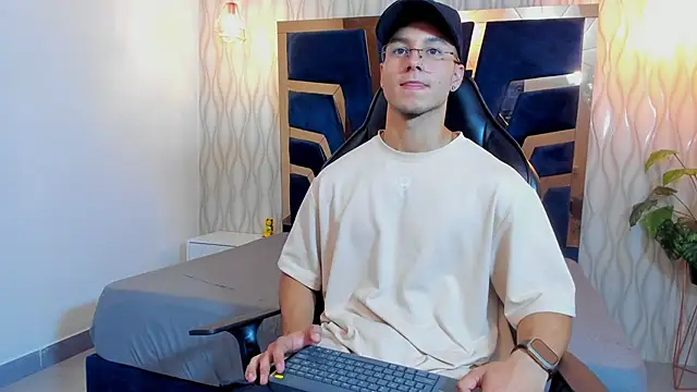 Snapshot of Noah_Clarkk chatting on March 25, 2026, 5:30 pm Noah Clarkk online show from March 25, 2026, 5:30 pm