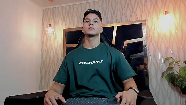 Snapshot of Noah_Clarkk chatting on March 27, 2026, 5:45 pm Noah Clarkk online show from March 27, 2026, 5:45 pm