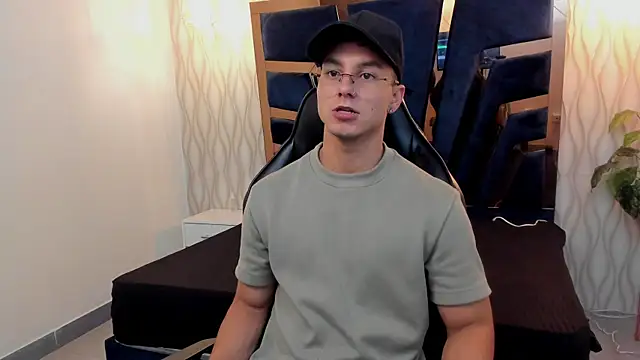 Snapshot of Noah_Clarkk chatting on April 2, 2026, 4:15 pm Noah Clarkk online show from April 2, 2026, 4:15 pm