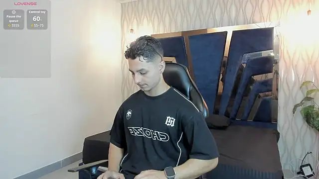 Snapshot of Noah_Clarkk chatting on April 4, 2026, 5:21 pm Noah Clarkk online show from April 4, 2026, 5:21 pm