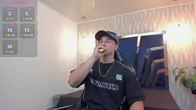 Snapshot of Noah_Clarkk chatting on April 12, 2026, 1:27 pm Noah Clarkk online show from April 12, 2026, 1:27 pm