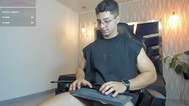 Snapshot of Noah_Clarkk chatting on April 13, 2026, 5:18 pm Noah Clarkk online show from April 13, 2026, 5:18 pm