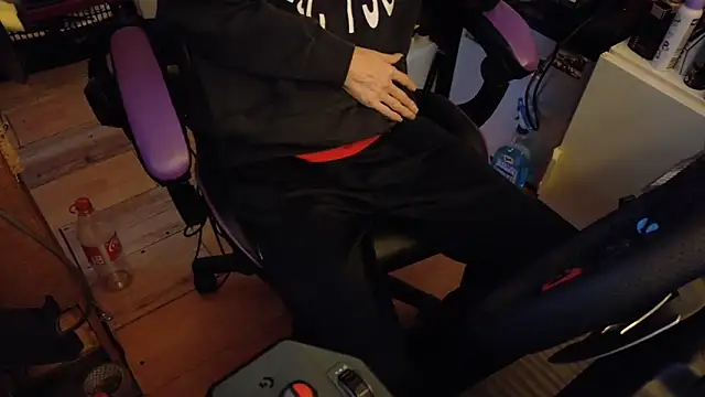 Gay-Versaut online show from April 7, 2026, 7:03 pm