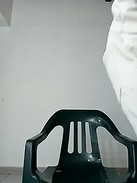 Snapshot of Moreno_latino_sex chatting on January 9, 2026, 6:42 pm Moreno latino sex online show from January 9, 2026, 6:42 pm