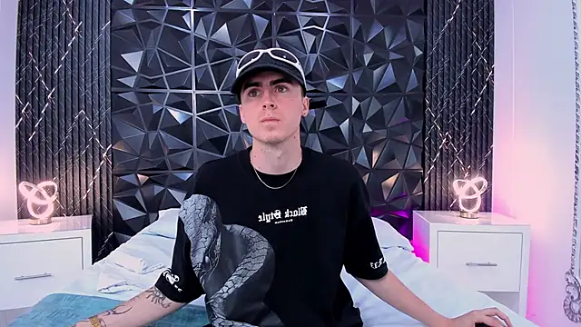 Snapshot of SpaceBoy1 chatting on February 28, 2026, 8:54 pm SpaceBoy1 online show from February 28, 2026, 8:54 pm