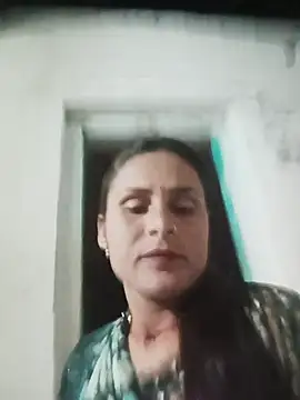 Snapshot of Cuty_priti chatting on August 1, 2026, 4:39 pm Cuty priti online show from August 1, 2026, 4:39 pm