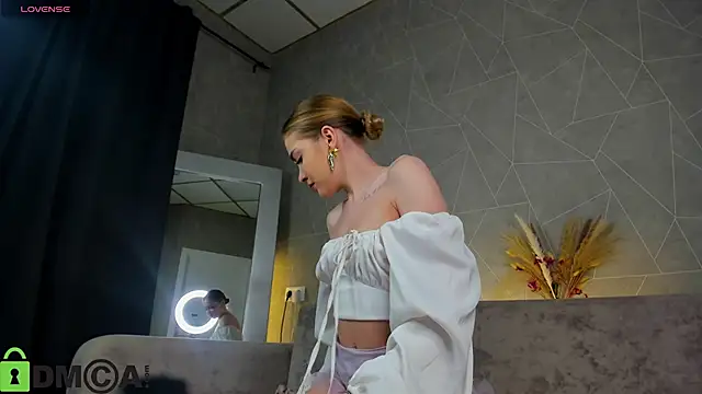 Snapshot of betty_brianna chatting on January 14, 2026, 1:11 am betty brianna online show from January 14, 2026, 1:11 am