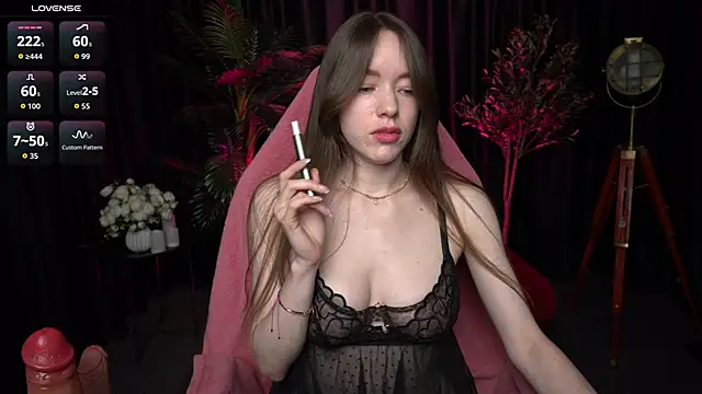 Velouraa online show from April 2, 2026, 9:34 pm