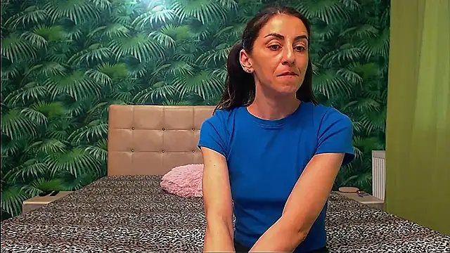 Snapshot of Stella_John chatting on January 8, 2025, 8:27 am Stella John online show from January 8, 2025, 8:27 am