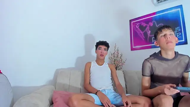 Snapshot of Pleasure_boys_hot chatting on December 21, 2025, 8:16 pm Pleasure boys hot online show from December 21, 2025, 8:16 pm