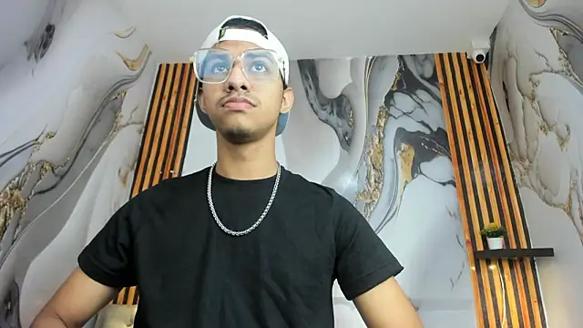 Victor LatinBoy online show from February 1, 2026, 11:53 am