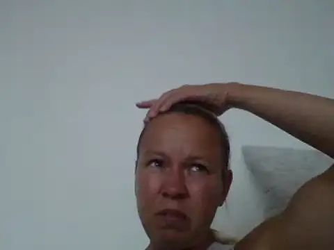 jennyblondeuk online show from July 8, 2026, 3:27 pm