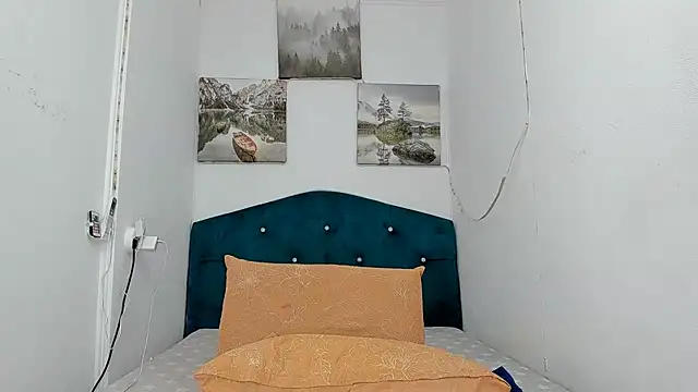 RedAssHottie online show from February 19, 2025, 7:06 am