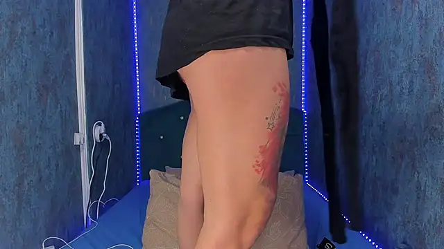 RedAssHottie online show from September 12, 2025, 3:06 am