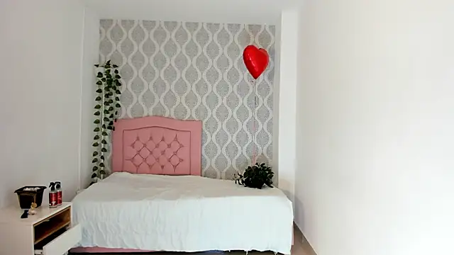 Snapshot of Zenith_glow chatting on February 5, 2026, 5:56 am Zenith glow online show from February 5, 2026, 5:56 am