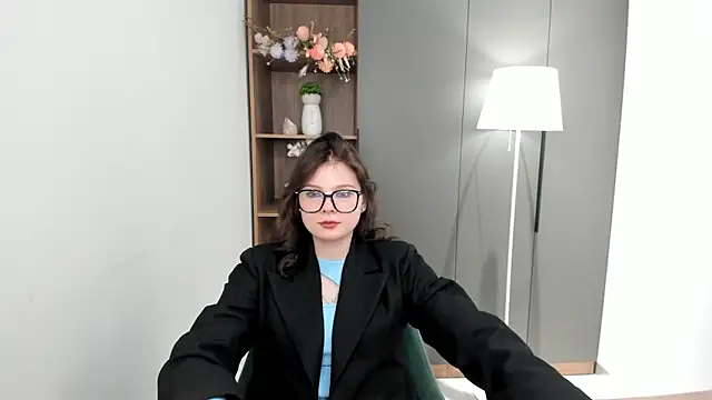 Snapshot of QuinnHeileman chatting on December 23, 2025, 9:29 am QuinnHeileman online show from December 23, 2025, 9:29 am