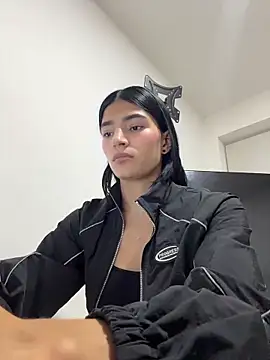 Snapshot of Ema_Rose_ chatting on April 17, 2026, 8:23 pm Ema Rose online show from April 17, 2026, 8:23 pm
