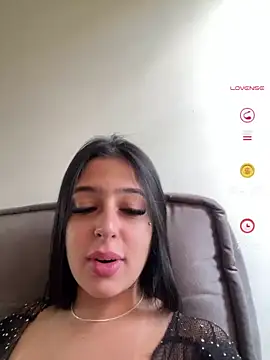jujuarantes  2026 online show from May 8, 2026, 1:27 pm