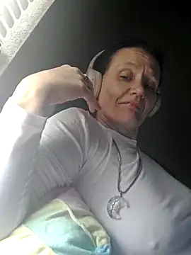 CrownedCuppa online show from April 15, 2026, 7:32 pm